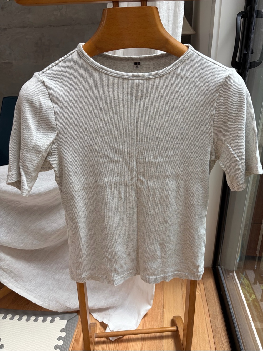 Uniqlo Heather Light Gray Ribbed Short-Sleeve Tee
